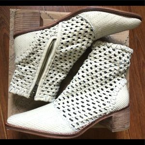 NWT Free People In The Loop Woven Boot